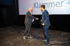 Go-Mobil-Premiere-Klammer-Chasing-the-Line-304-von-325